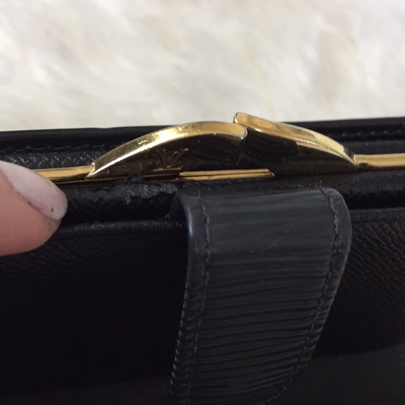 Authentic Louis Vuitton Epi French purse wallet. - Picture 5 of 7
